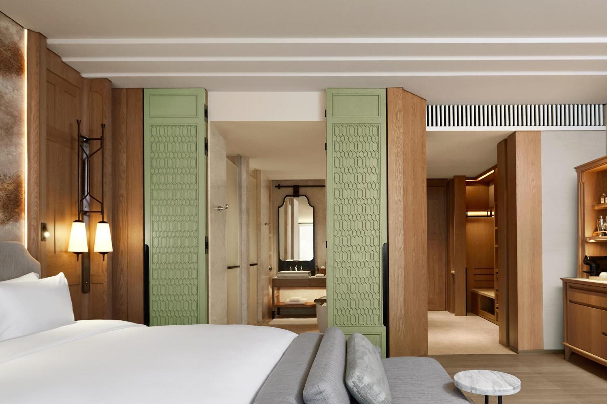 Premier Corner Room with Twin Beds